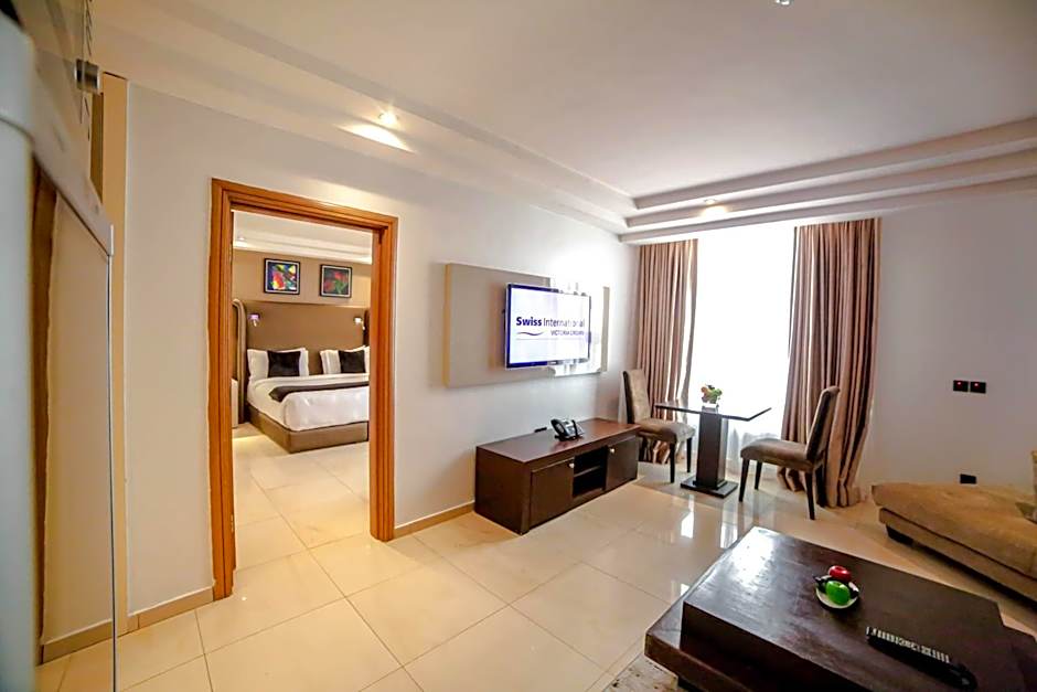 Victoria Crown Plaza Hotel