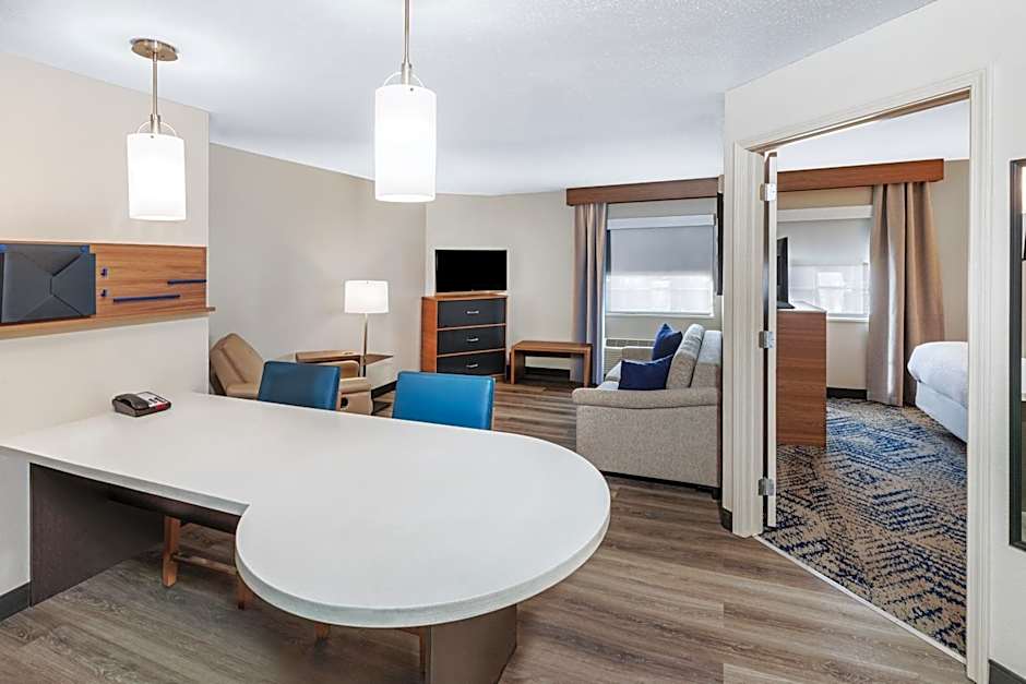 Candlewood Suites Topeka Hotel By IHG