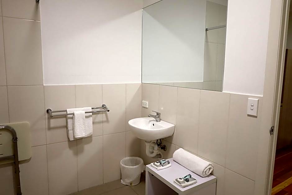 The Australian Hotel Motel