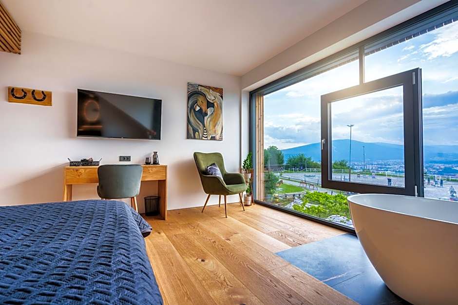 Tourist Farm HOTEL FROST