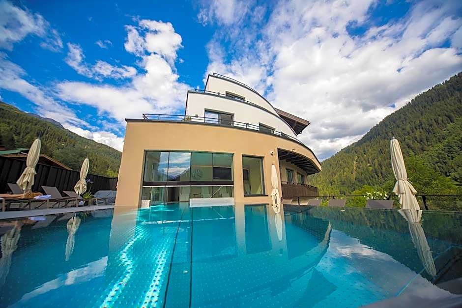 Heart Hotel Grischuna