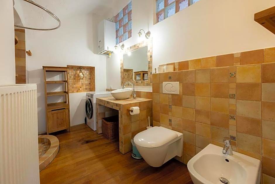 Hiša Linhart, Hotel & Restaurant