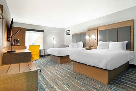 Queen Room with Two Queen Beds with Mobility Accessible Tub