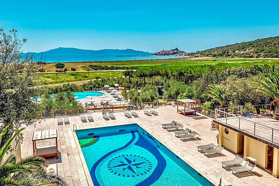 ISA - Residence with pool and private beach in Talamone just 500 mt from the beach