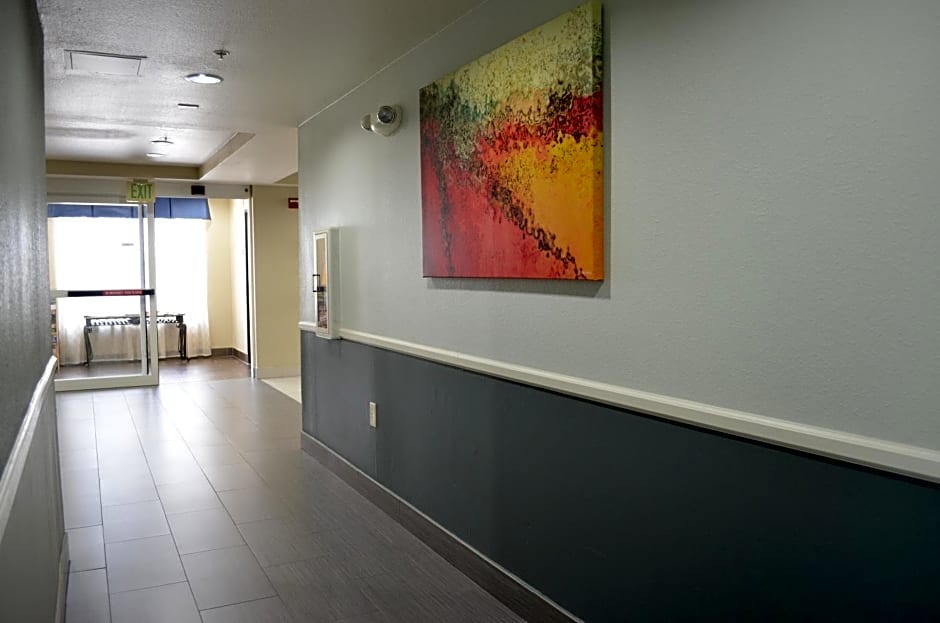 Super 8 by Wyndham Irving/DFW Apt/North