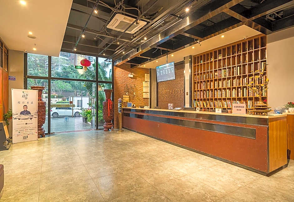 James Joyce Coffetel Xishuangbanna Poshui Square Manjinglan Ancient City