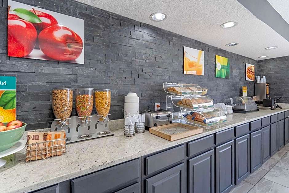 Quality Inn & Suites Bloomington University Area