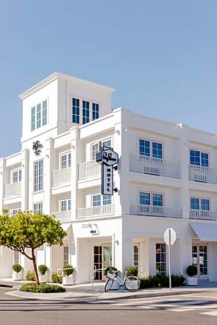 Bay Shores Peninsula Hotel