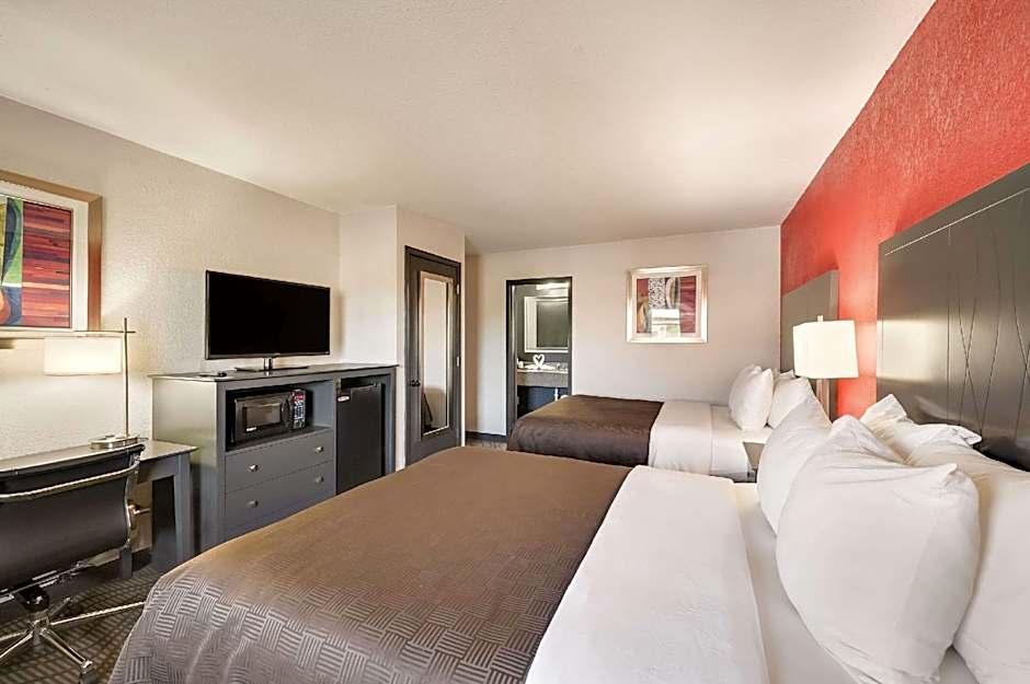 Clarion Inn & Suites Russellville I-40