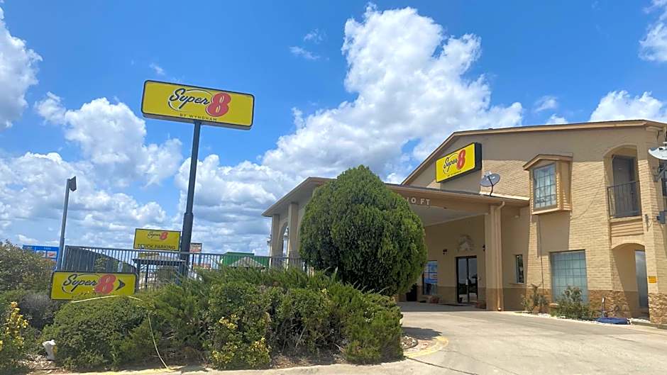 Super 8 by Wyndham Decatur Texas