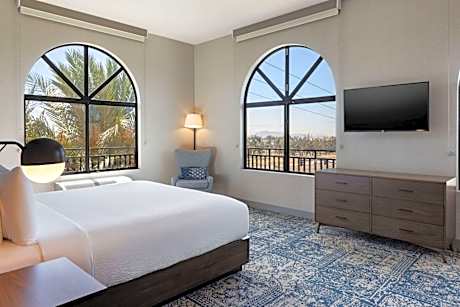 Suite, 1 King, Sofa bed