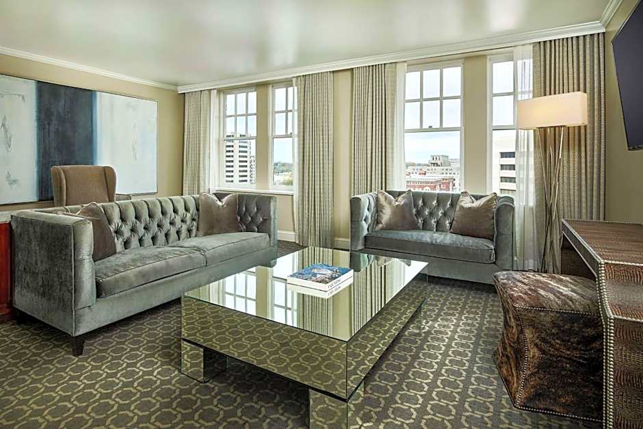 Redmont Hotel Birmingham, Curio Collection by Hilton