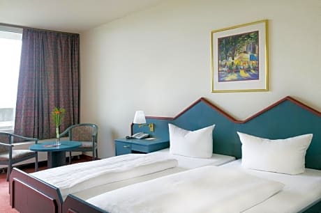 2 Twin Beds TRYP Room