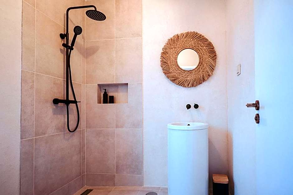 Birds of Paradise - Boutique Surf Lodge