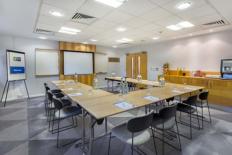 Holiday Inn Express London - Watford Junction By IHG