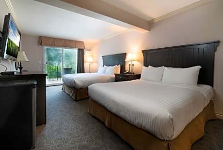 Deluxe Queen Room with Two Queen Beds