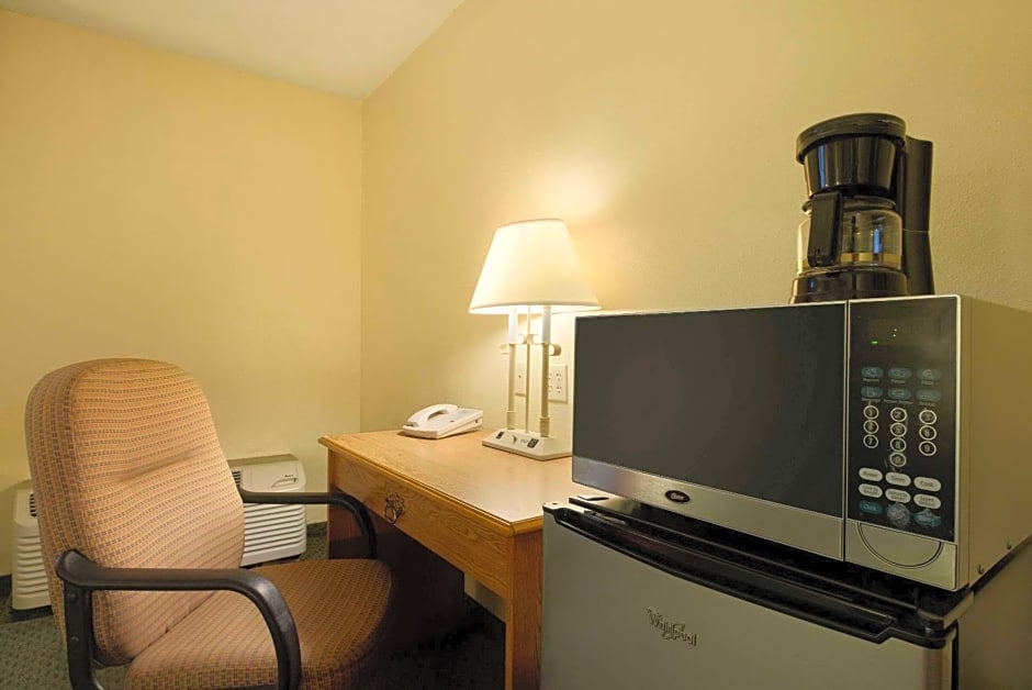 Travelodge by Wyndham Sturgis