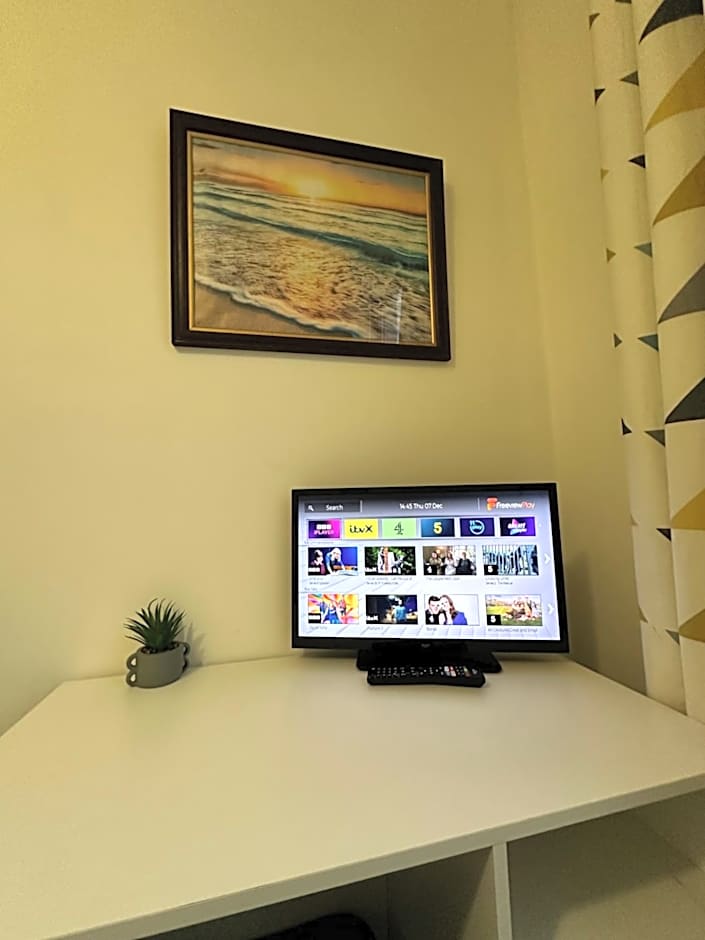 Lovely Town house Room 1