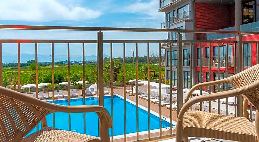 Laristone Suite Spa Hotel