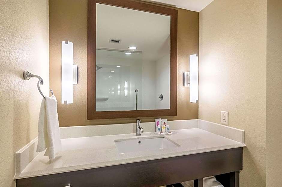 Comfort Suites Meridian And I-40