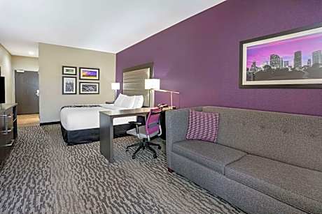 King Room with One King Bed and Bath Tub with Grab Bars - Mobility/Hearing Accessible - Non-Smoking