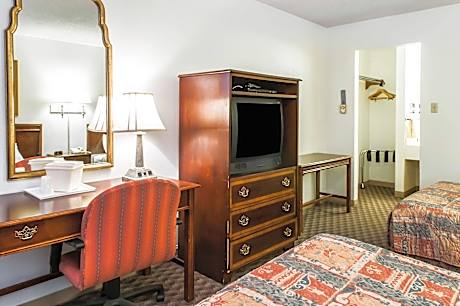 Double Suite with Two Double Beds and Mountain View - Non Smoking