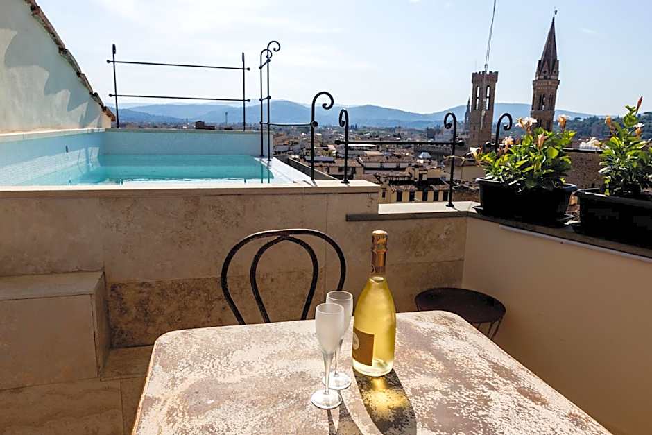 Donati Luxury Tower Suites