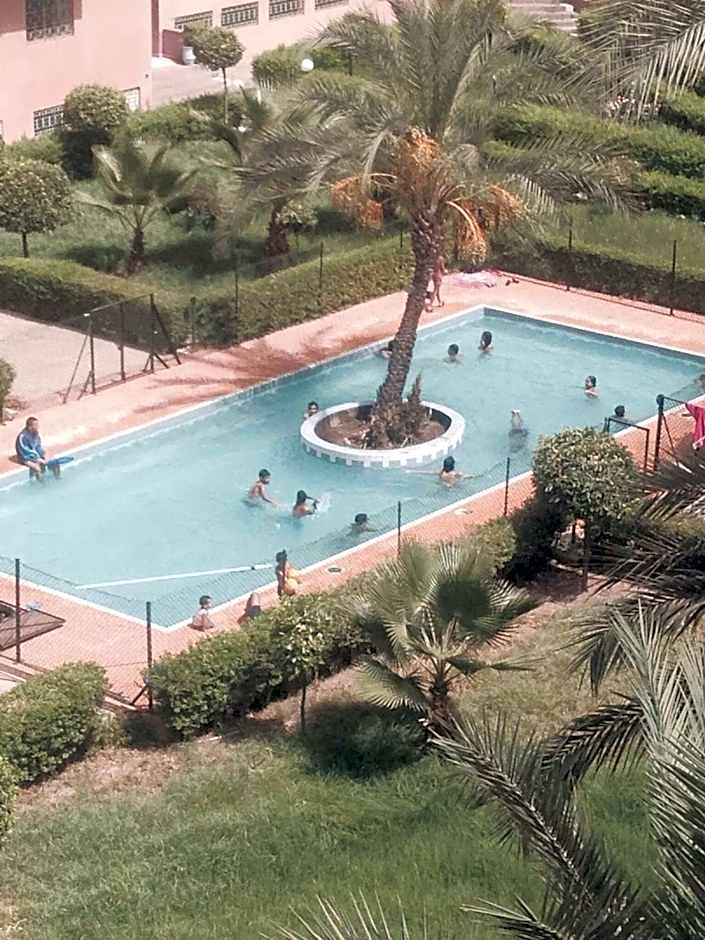 Manis Apartment Set in a Hotel Area