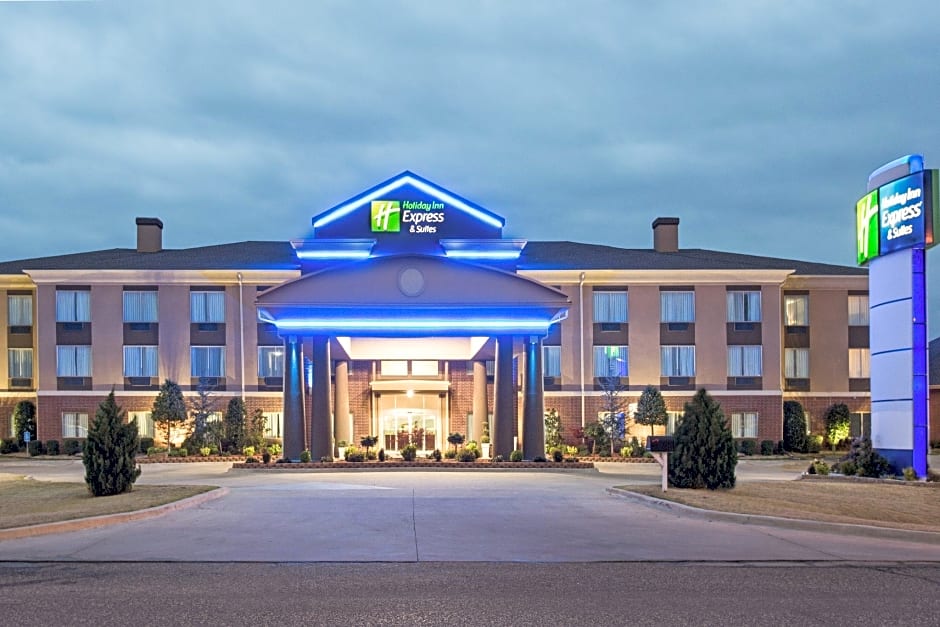 Holiday Inn Express and Suites Hotel - Pauls Valley