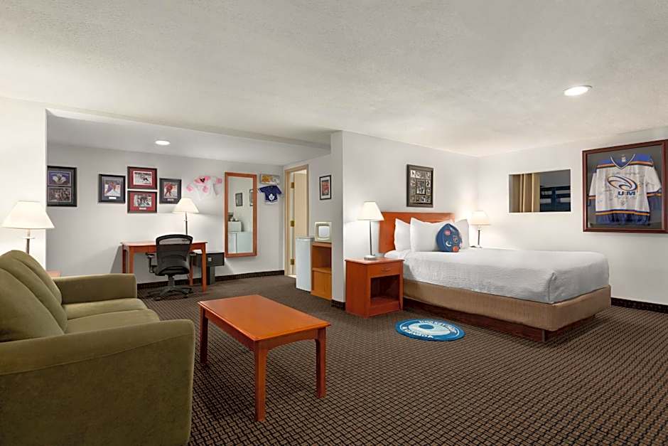 Days Inn & Suites by Wyndham Moncton