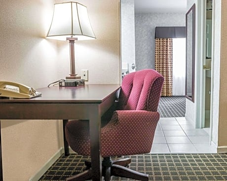 2 Queen Beds, Suite, Nonsmoking