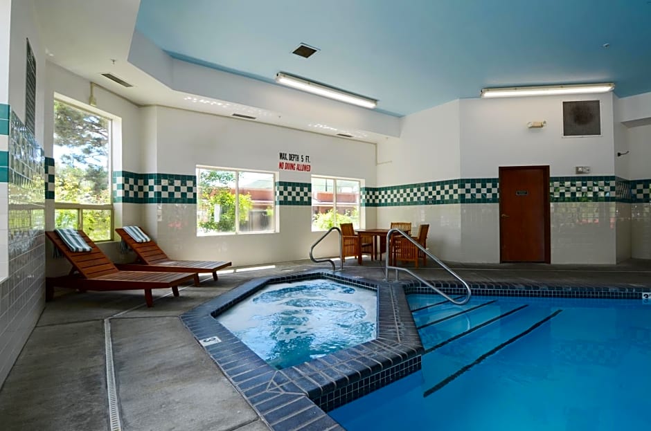 Wood River Inn & Suite