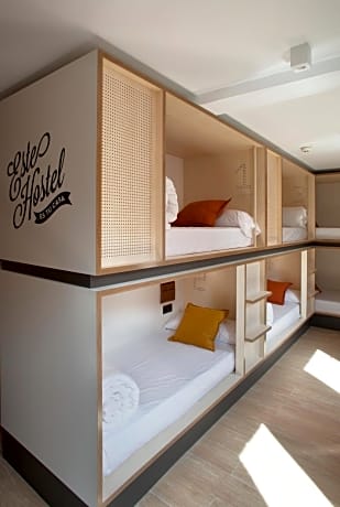 Bunk Bed in Female Dormitory Room (6 People)