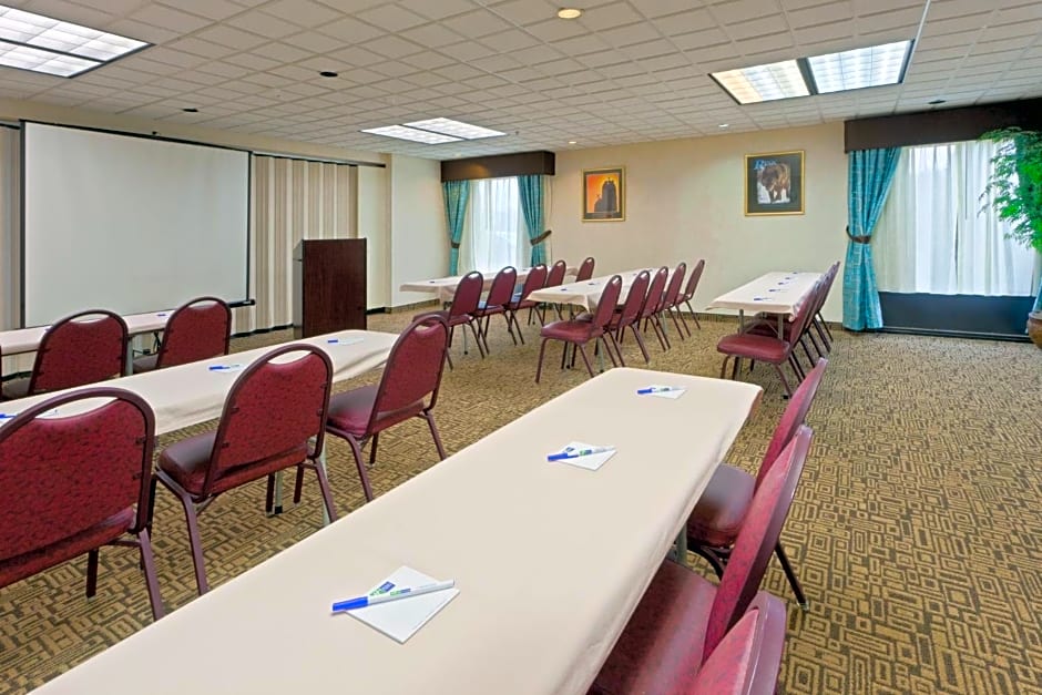 Holiday Inn Express Hotel & Suites Charleston-Southridge By IHG