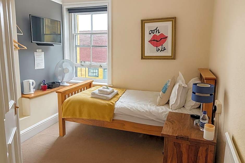 Photo 1 of 2 of Single Room