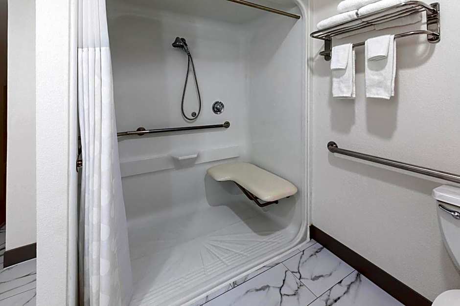 Howard Johnson by Wyndham Malden Boston Area