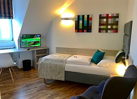 1 Single Bed Higher Floor City View Flat Screen Television Wi-Fi Coffee And Tea Maker