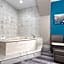 La Quinta Inn & Suites by Wyndham Alvarado