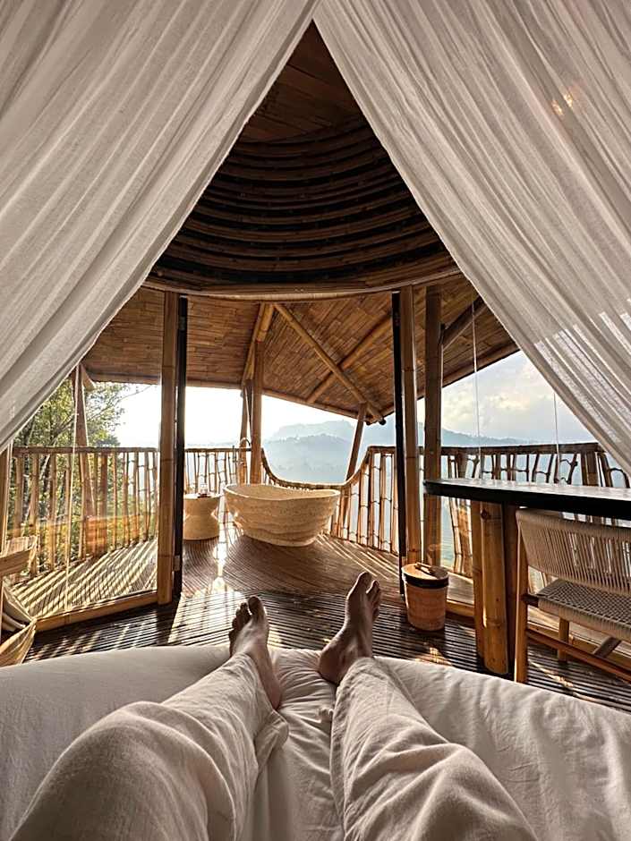 3 Bdr - Luxury Cliffside Bamboo Villa