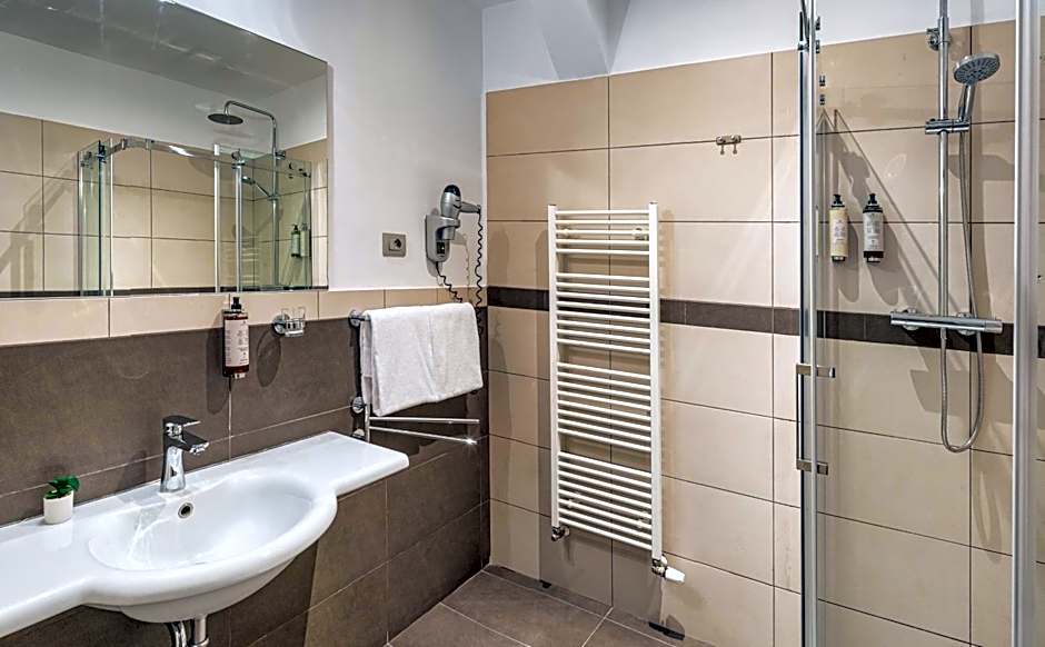 Hotel Maestro by Adrez