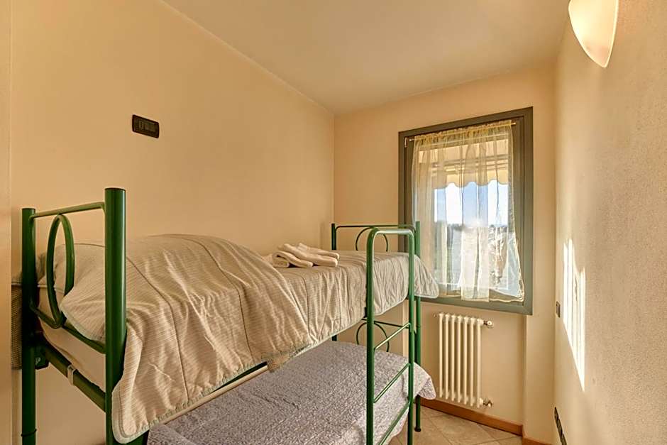 Sidonia apartment for three people in a residence with swimming pool.