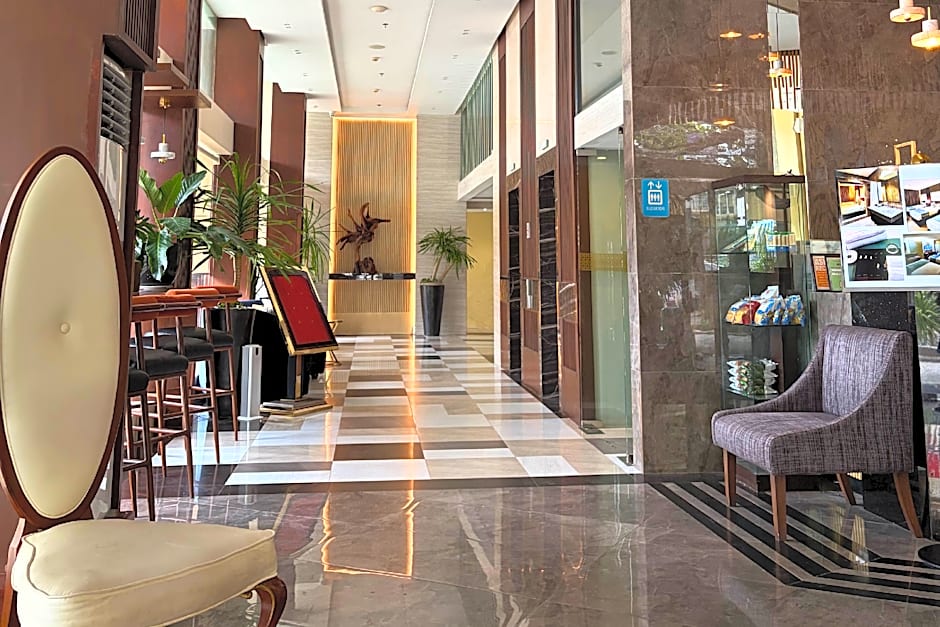 J7 Plaza Hotel