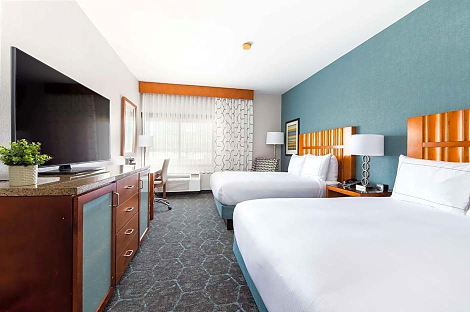 Foto 1 daripada 3 — 2 Queen Beds, Accessible