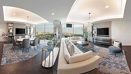 Deluxe One-Bedroom King Suite