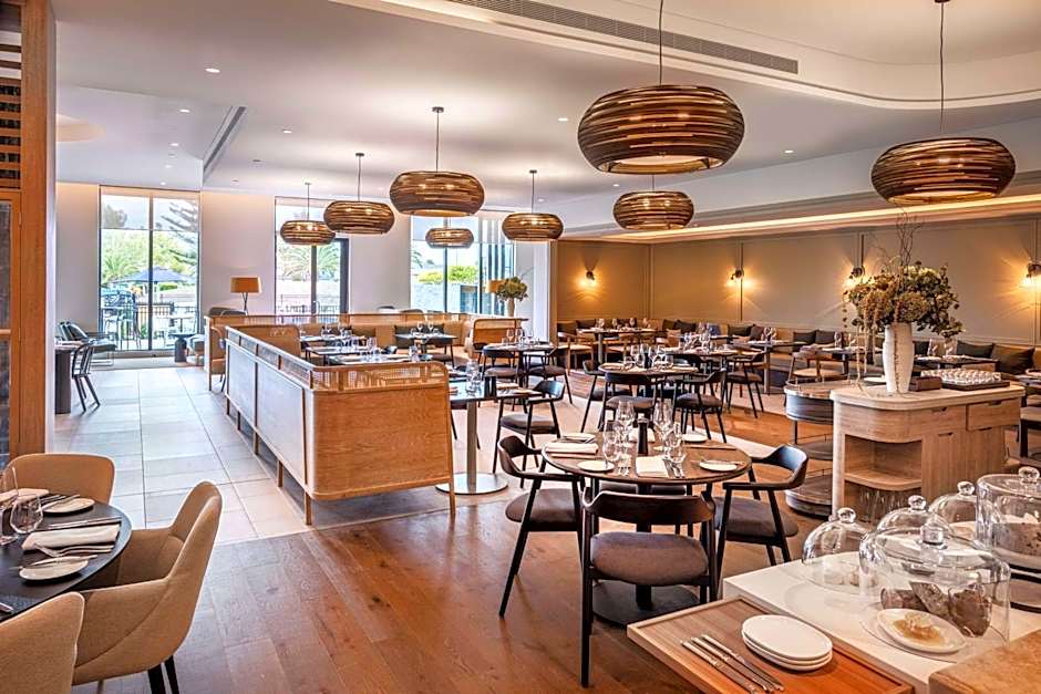 DoubleTree by Hilton Karaka