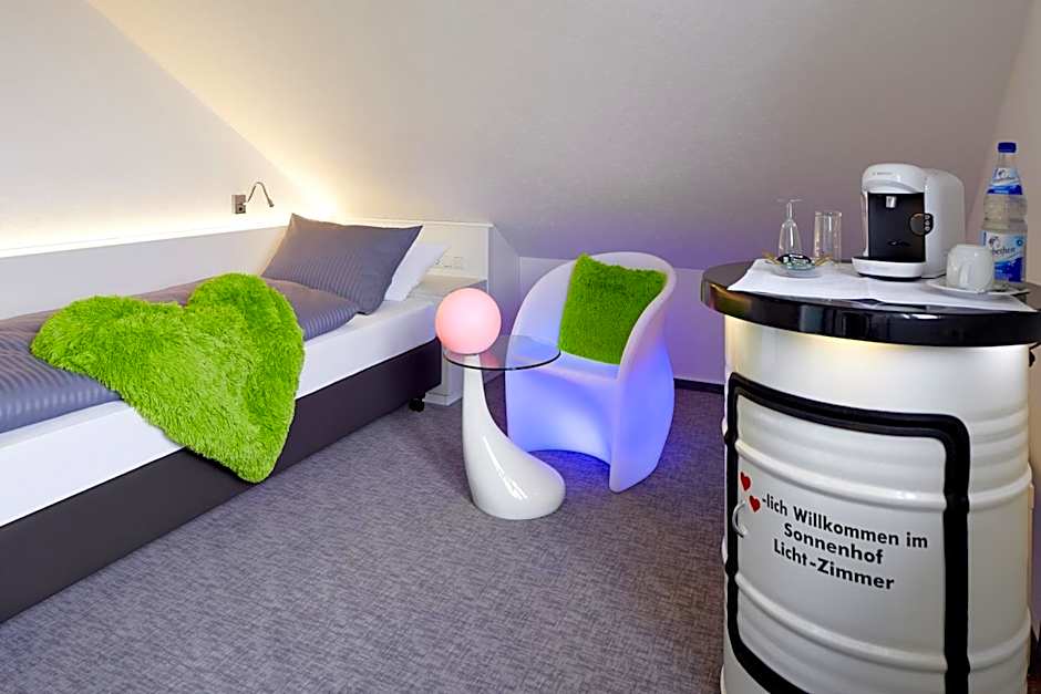 Zdjęcie 1 z 5 — Adventure Single Room