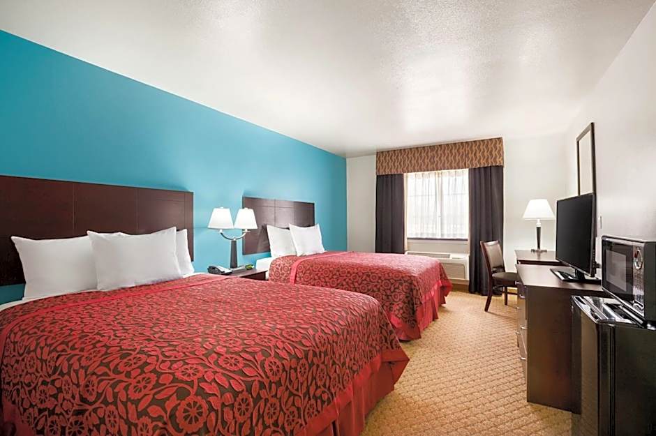 Days Inn & Suites by Wyndham Conroe North
