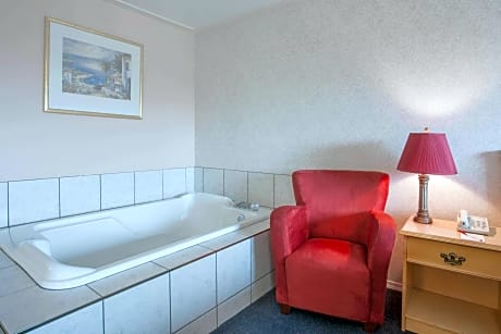 1 King Bed Non-Smoking Hot Tub Suite