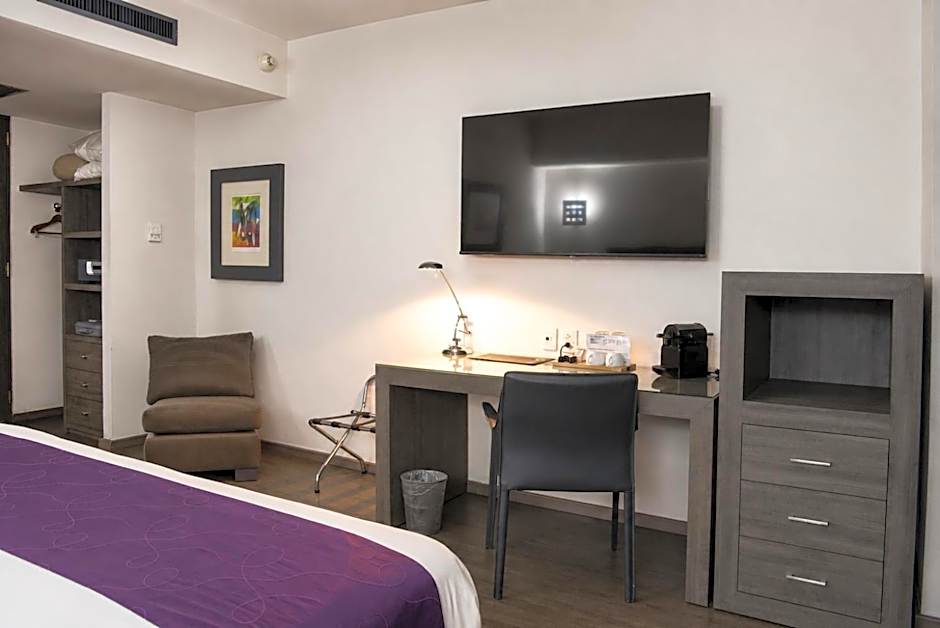 We Hotel Aeropuerto