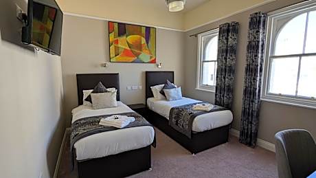 Twin Room with Partial Sea View